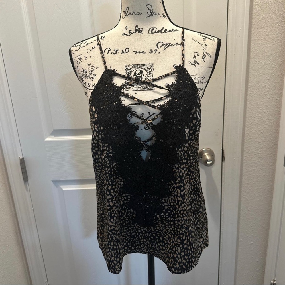 En Crème Lace-Front Spaghetti Strap Women's Top